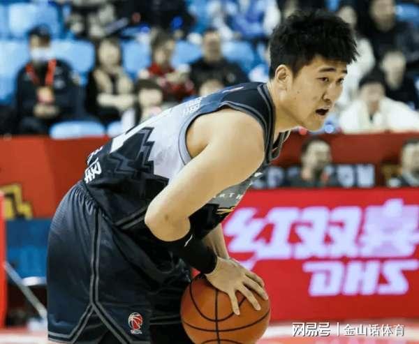 开云APP-咋了麻这是？“当家球星”12投3中，正负值-29，网友：你才25岁啊